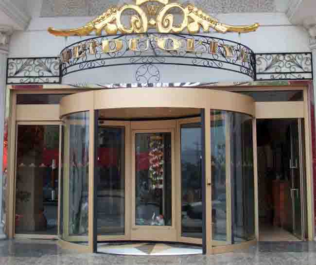 三翼自動旋轉(zhuǎn)門（帶展箱氟碳噴涂）