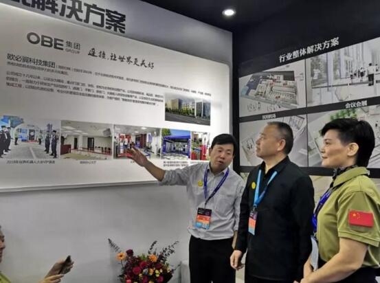 客戶深入了解太赫茲人體安檢設(shè)備、 預(yù)安檢閘機及“人物同檢”解決方案