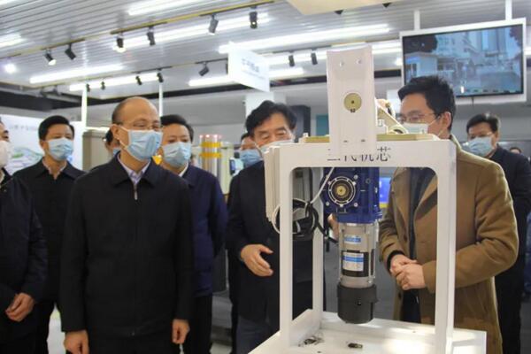 省委常委、副省長(zhǎng)吳曉軍長(zhǎng)了解百勝各項(xiàng)產(chǎn)品及應(yīng)有場(chǎng)景