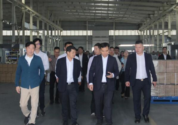 江西省委、省青年企業(yè)家協(xié)會嘉賓一行實地考察百勝小藍制造基地生產車間