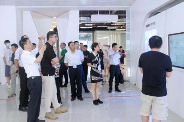 全國13省、市安全防范協(xié)會領(lǐng)導(dǎo)蒞臨百勝智能調(diào)研