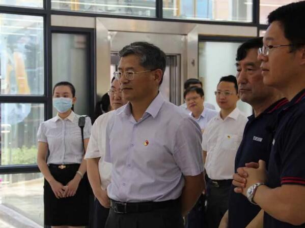 省紀(jì)委書記馬森述了解百勝無人值守型停車場(chǎng)解決方案及市場(chǎng)應(yīng)用情況