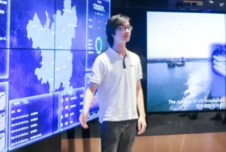 百勝智能董事兼副總經(jīng)理劉子堯負責(zé)此次現(xiàn)場接待