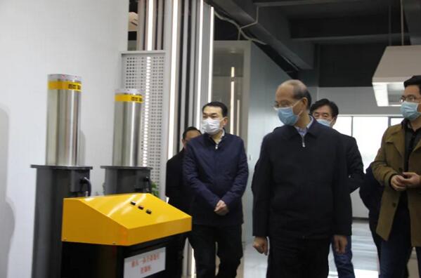 省委常委、副省長吳曉軍點贊百勝自動升降地柱，廣闊市場，大有可為！