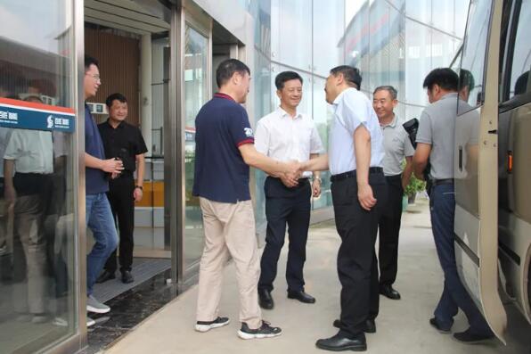 市委常委、市委組織部部長(zhǎng)李鎮(zhèn)發(fā)蒞臨百勝智能調(diào)研、指導(dǎo)
