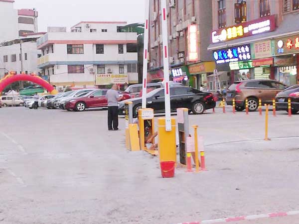 平洲玉器街簡易停車場系統(tǒng) - 中出網(wǎng)-智能出入口與停車充電門戶