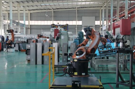 一手抓生產(chǎn)，有序有力，加速復(fù)產(chǎn)