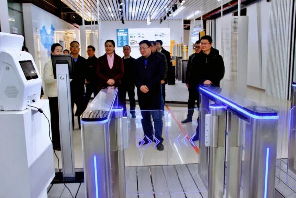 南航黨委領導一行了解“昌通碼”終端掃碼儀