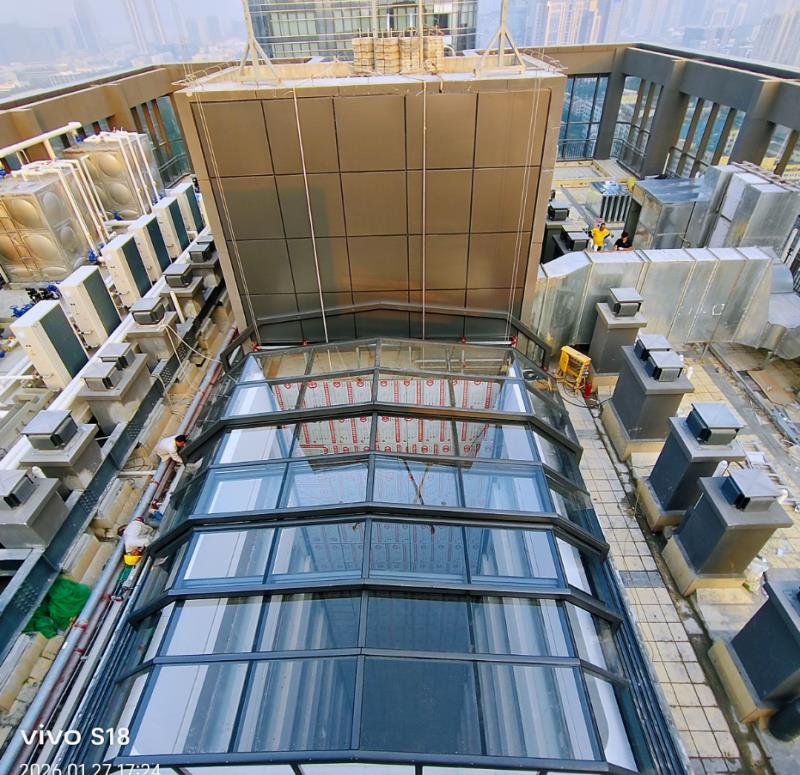 深圳寫(xiě)字樓中庭開(kāi)合屋頂