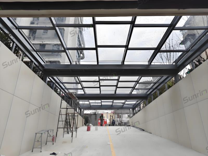 車(chē)庫(kù)出入口電動(dòng)雨棚