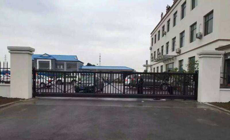 遼寧宏達駕校訂購了南北德信懸浮門