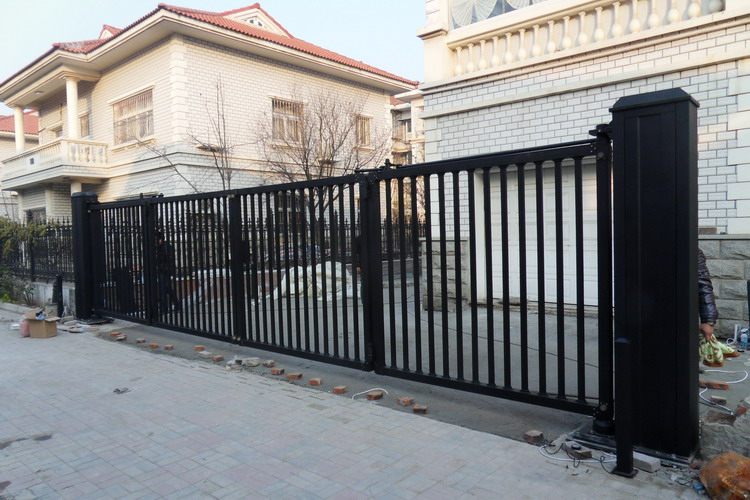 南北德信懸浮門帶給天津紅頂花園別墅的形象展示