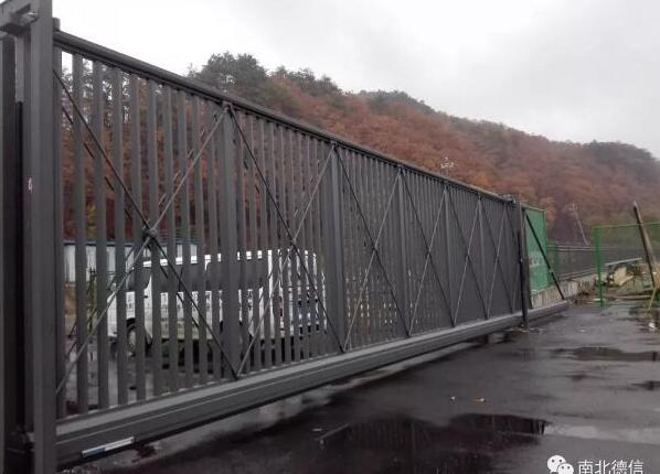 鑒賞3米高巨型懸浮門 見證南北懸浮門技術(shù)實力