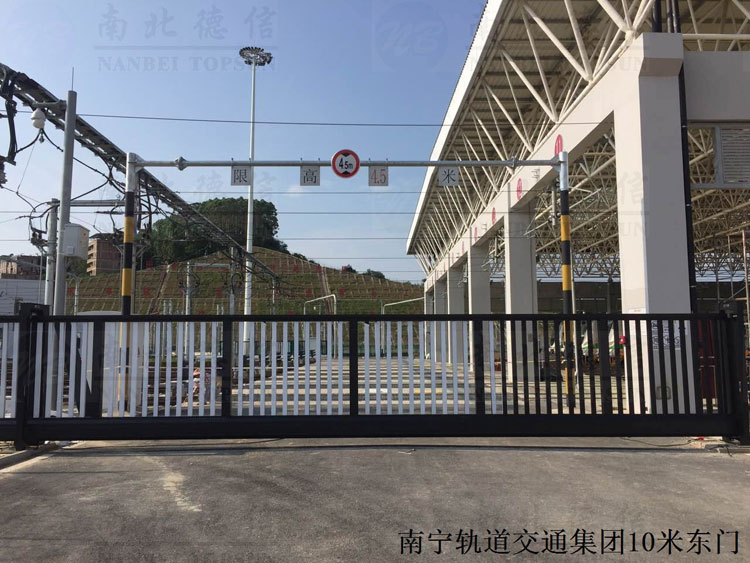 南寧軌道交通集團(tuán)10米東門（1）無軌懸浮門案例 - 中出網(wǎng)-智能出入口與停車充電門戶