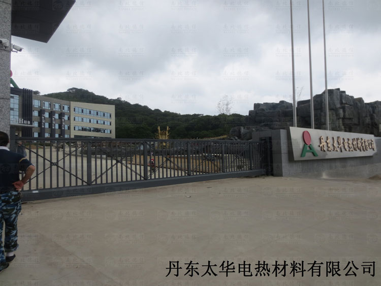 丹東太華電熱材料有限公司818L智能無(wú)軌懸浮門案例 - 中出網(wǎng)-智能出入口與停車充電門戶