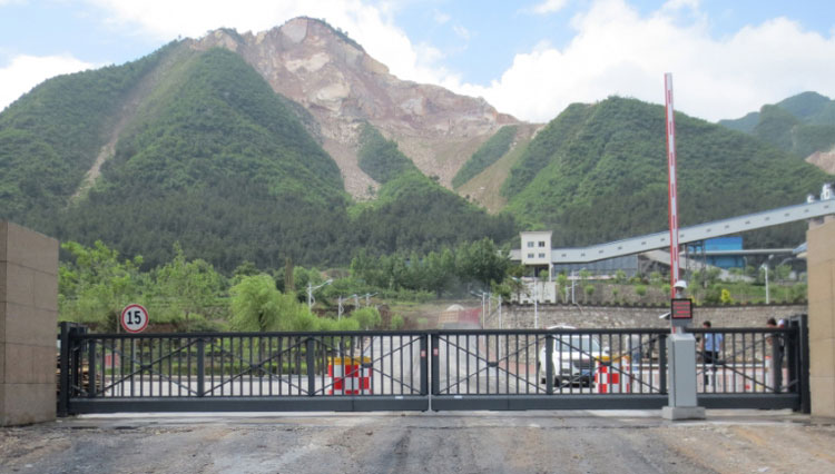 承德市承德縣黃杖子承剛正橋礦業(yè)有限公司無(wú)軌懸浮門(mén)工程案例 - 中出網(wǎng)-智能出入口與停車充電門(mén)戶