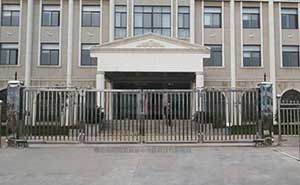 合肥市廬江縣嘉園實(shí)業(yè)有限公司智能無(wú)軌懸浮門工程案例 - 中出網(wǎng)-智能出入口與停車充電門戶