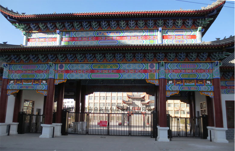 甘肅省民樂(lè)縣第一中學(xué)智能無(wú)軌懸浮門(mén)工程案例 - 中出網(wǎng)-智能出入口與停車(chē)充電門(mén)戶