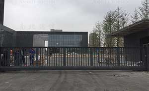 山東淄博市人民銀行818TW智能安全伸縮平移門工程案例 - 中出網(wǎng)-智能出入口與停車充電門戶