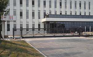 諾威爾（天津）能源裝備股份有限公司智能安全伸縮平移門工程案例 - 中出網(wǎng)-智能出入口與停車充電門戶