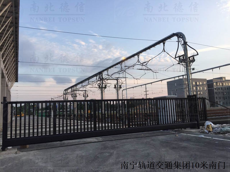 南寧軌道交通集團(tuán)10米南門(mén)（1）智能安全伸縮平移門(mén)工程案例 - 中出網(wǎng)-智能出入口與停車(chē)充電門(mén)戶(hù)