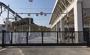 南寧軌道交通集團(tuán)10米東門（1）智能安全伸縮平移門工程案例 - 中出網(wǎng)-智能出入口與停車充電門戶