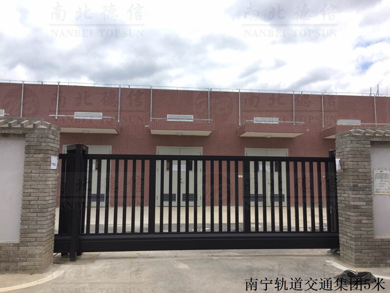 南寧軌道交通集團5米智能安全伸縮平移門工程案例 - 中出網(wǎng)-智能出入口與停車充電門戶