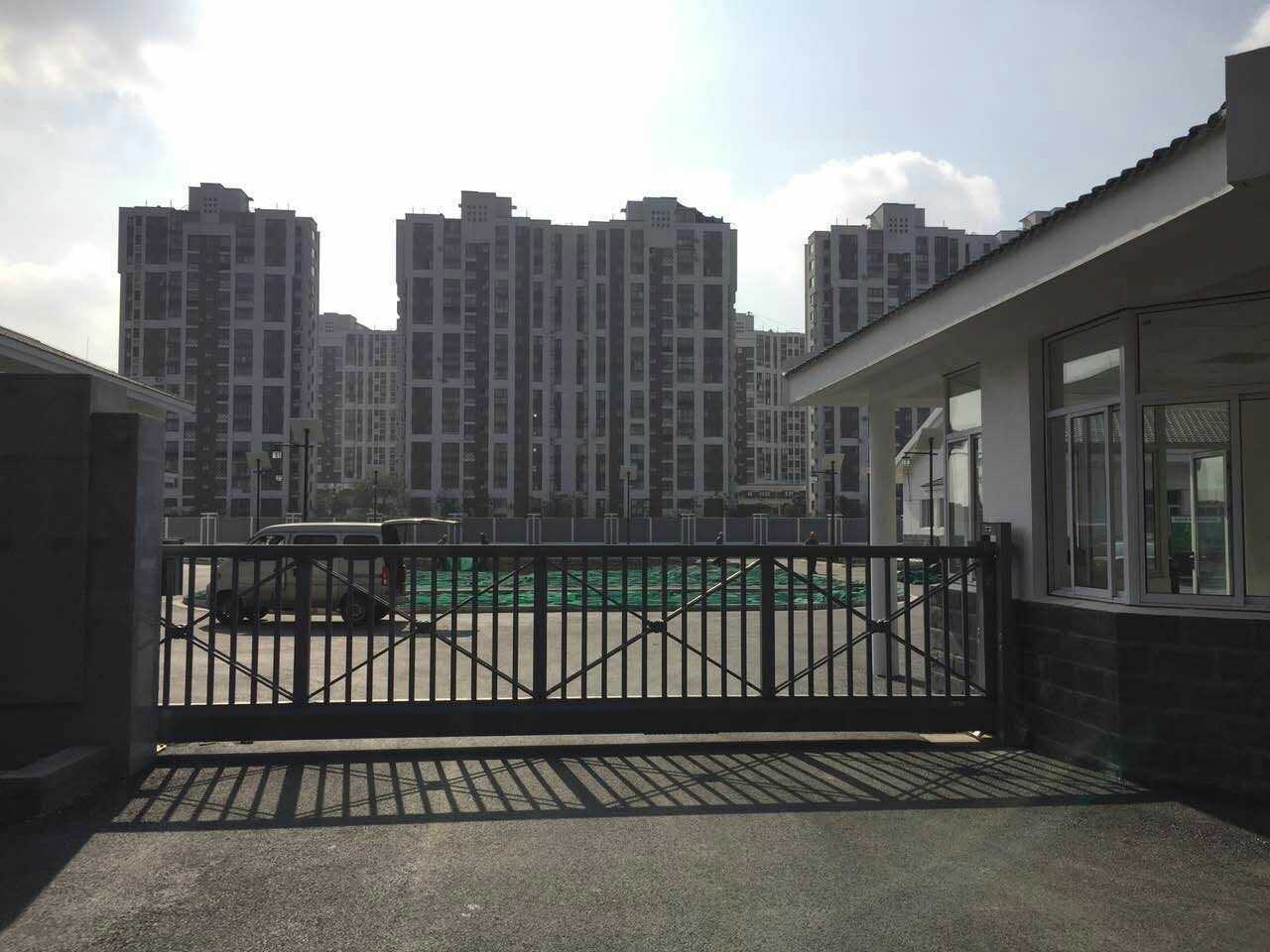 昆山污水處理廠（九華路38號(hào)）智能安全伸縮平移門工程案例 - 中出網(wǎng)-智能出入口與停車充電門戶