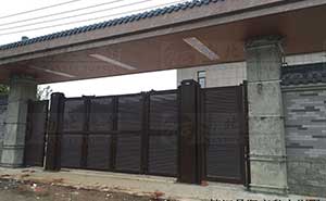 鎮(zhèn)江丹陽(yáng)市私人別墅智能懸折門(mén)工程案例 - 中出網(wǎng)-智能出入口與停車充電門(mén)戶