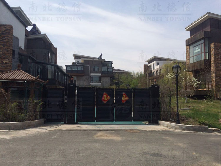 吉林長春私人別墅智能懸折門工程案例 - 中出網-智能出入口與停車充電門戶