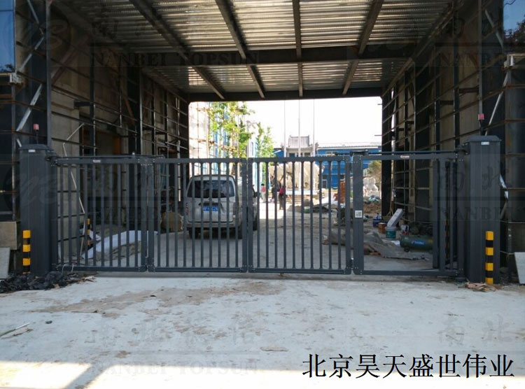 北京昊天盛世偉業(yè)智能懸折門案例 - 中出網(wǎng)-智能出入口與停車充電門戶