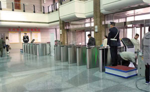 遼寧廣播電視臺企業(yè)一卡通二期項(xiàng)目通道閘案例 - 中出網(wǎng)-智能出入口與停車充電門戶