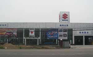 南陽達源長安鈴木4S店伸縮門案例 - 中出網(wǎng)-智能出入口與停車充電門戶