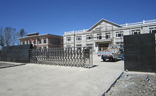 哈爾濱市大用鎮(zhèn)政府伸縮門工程案例 - 中出網(wǎng)-智能出入口與停車充電門戶