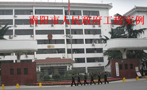 南陽市人民政府伸縮門案例 - 中出網(wǎng)-智能出入口與停車充電門戶