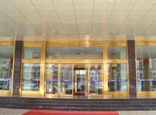 萬正商務(wù)大廈自動(dòng)門案例 - 中出網(wǎng)-智能出入口與停車充電門戶