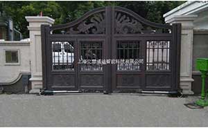 東源麗晶別墅-24V直臂開(kāi)門(mén)機(jī)案例 - 中出網(wǎng)-智能出入口與停車(chē)充電門(mén)戶