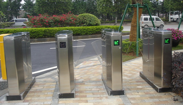 番禺中頤產(chǎn)業(yè)園三棍閘工程案例 - 中出網(wǎng)-智能出入口與停車(chē)充電門(mén)戶(hù)