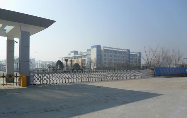 上饒醫(yī)學院電動伸縮門案例 - 中出網-智能出入口與停車充電門戶
