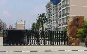 德陽(yáng)凱江新城電動(dòng)伸縮門案例