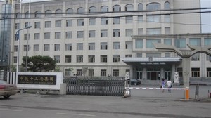 中鐵十三局集團伸縮門案例 - 中出網(wǎng)-智能出入口與停車充電門戶