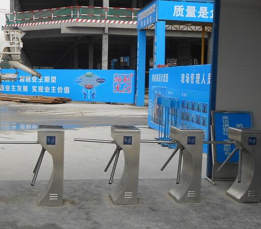 濟(jì)南工地人行通道三輥機(jī)案例 - 中出網(wǎng)-智能出入口與停車充電門(mén)戶