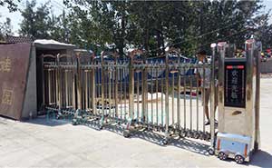 東明福娃幼兒園電動伸縮門案例