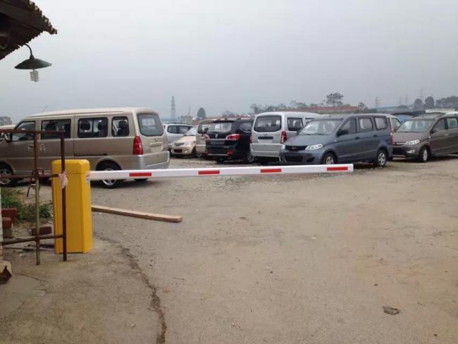 五菱集團(tuán)停車場道閘案例 - 中出網(wǎng)-智能出入口與停車充電門戶