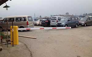 五菱集團(tuán)停車場道閘案例 - 中出網(wǎng)-智能出入口與停車充電門戶