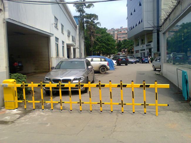 柳州市西江路寶馬4s店電動柵欄道閘案例 - 中出網(wǎng)-智能出入口與停車充電門戶