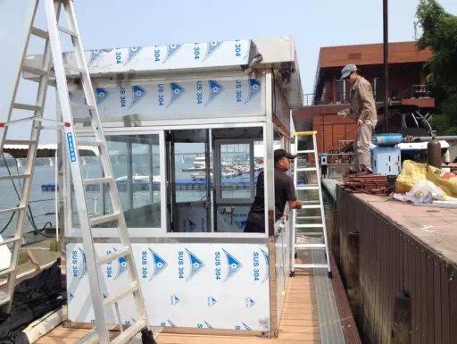 柳江河水上游艇崗亭案例 - 中出網(wǎng)-智能出入口與停車充電門戶