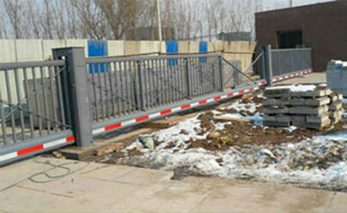 山西太原某學校對開懸浮門CM730工程案例 - 中出網-智能出入口與停車充電門戶