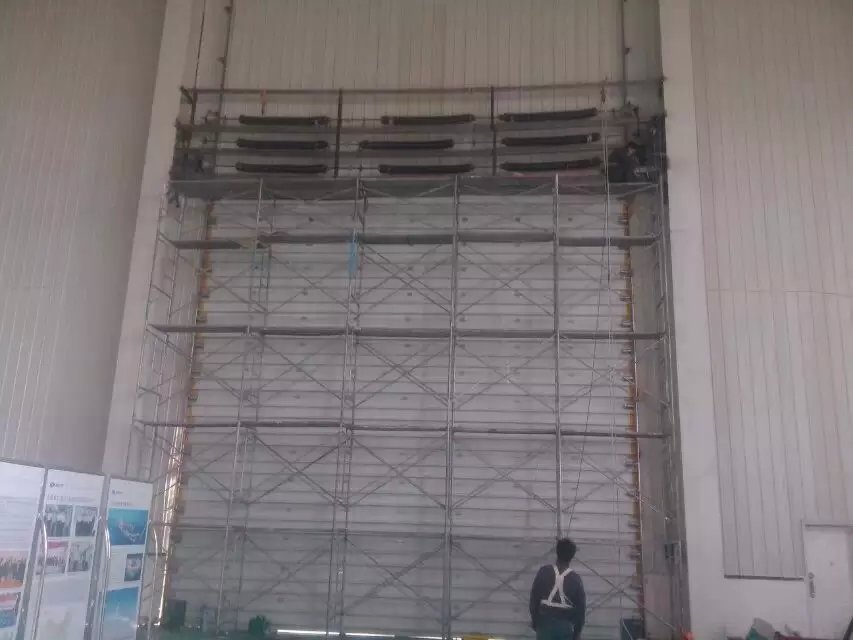 大型垂直提升門(mén)