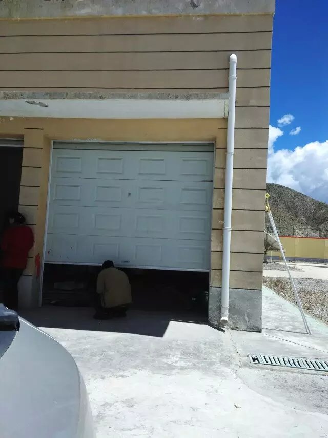 翻板車庫(kù)門